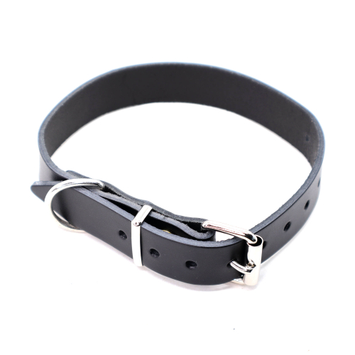 Sort halsbånd i læder. Halsrem der måler 25 mm x 50 cm og lukkes med en metalspænde Sort halsbånd i læder. Halsrem der måler 25 mm x 50 cm og lukkes med en metalspænde